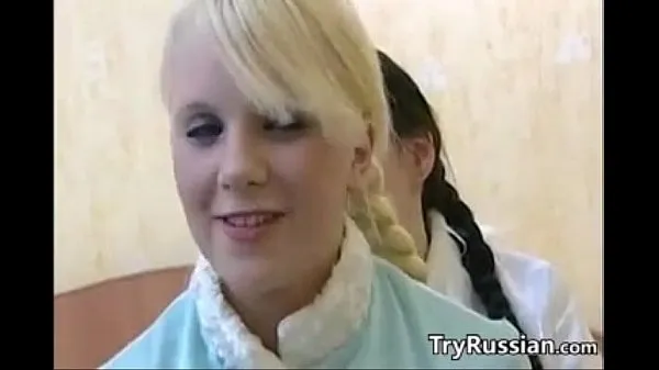 Bekijk video's Hot Interracial Russian FFM Threesome rijden