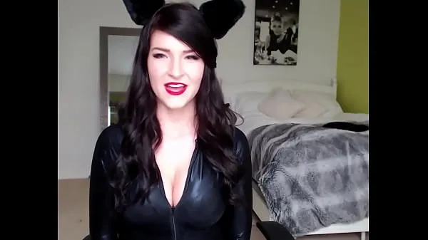 شاهد مقاطع فيديو KittyPlaysGames Cat Woman Costume القيادة