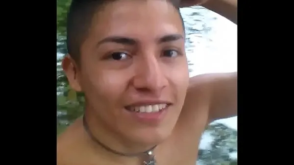 Oglejte si videoposnetke Jerking off in the jungle of Colombia vožnjo