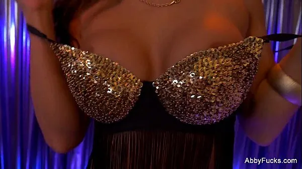 Guarda i video Abigail Mac Sexy Striptease guida