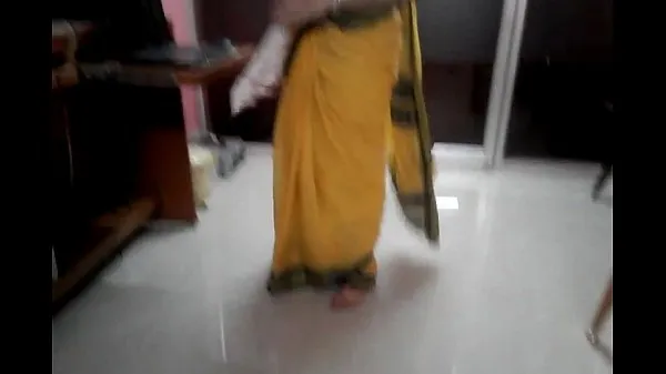 Watch Desi tamil Married aunty exposing navel in saree with audio drive Videos