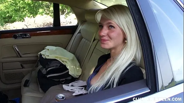 Titta på Hot blonde teen gives BJ for a ride home drive-videor