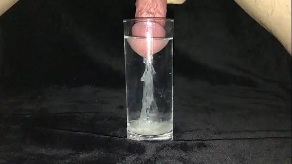 Cumshot in a Glass of Water 2 드라이브 동영상을 시청하세요