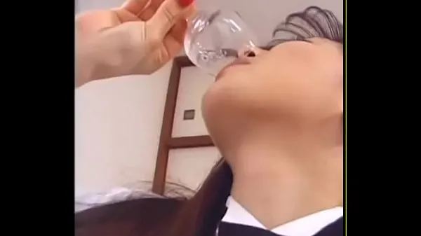 Podívejte se na videa Japanese Waitress Blowjobs And Cum Swallow řízení