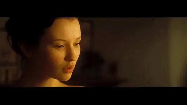 Katso Emily Browning - Summer In February aja videoita