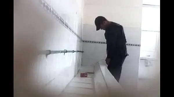 شاهد مقاطع فيديو spying cock in public bathroom القيادة