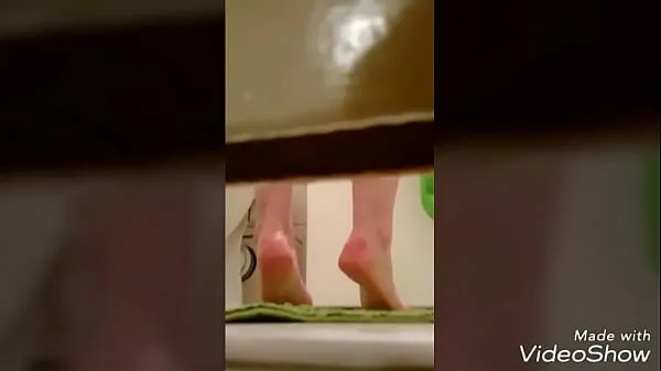 Bekijk video's Voyeur twins shower roommate spy rijden