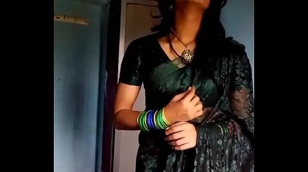 Crossdresser in green saree ड्राइव वीडियो देखें