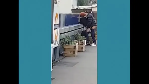 Oglądaj Hackney Downs man clarting fucking at train station WVMVISION prowadź filmy