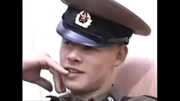 Guarda i video Versione russa del soldato VHS Military Zone Scene8 Studio AMR video porno gay film porno guida