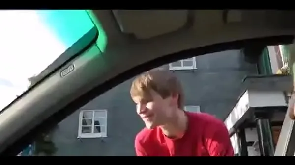 Titta på German Mom Loves To Fuck With Young Boy drive-videor