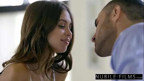 Bekijk video's NubileFilms - Girlfriend Cheats And Squirts On Cock rijden