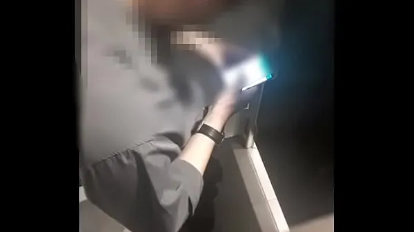 Busted handjob in the public bathroomドライブの動画をご覧ください