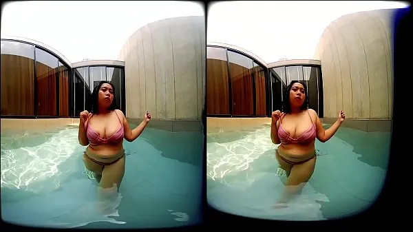 Tonton Girl with big tits in the pool drive Video