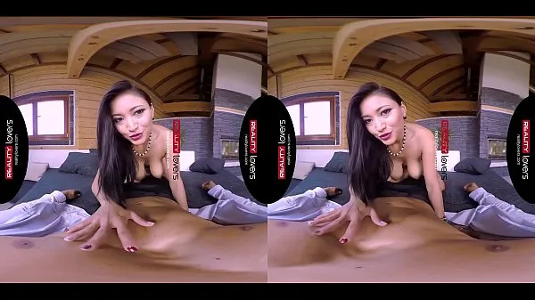 RealityLovers - Busty Columbian Milf VR 드라이브 동영상을 시청하세요