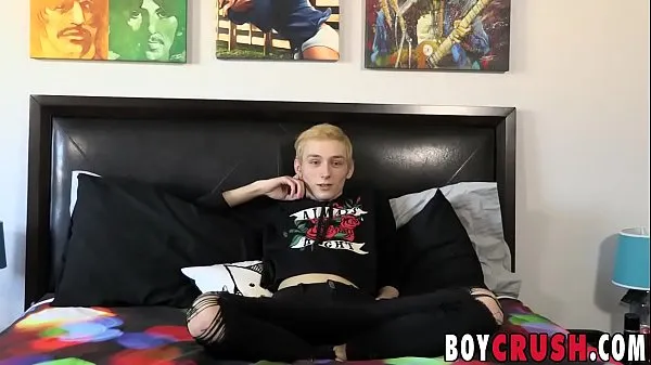 Assista O adorável Twink Justin Stone faz o pau gozar em entrevista solo vídeos de drive