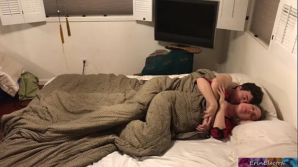 ดูวิดีโอ Stepmom shares bed with stepson - Erin Electra drive