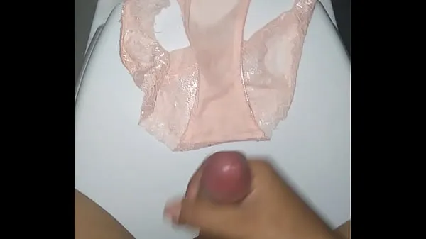 Podívejte se na videa Borrowing sister-in-law's pink panties to masturbate řízení