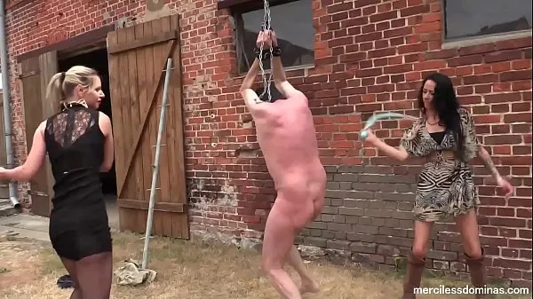 Nézze meg Geprügelt - Hard Outdoor Whipping with SweetBaby and Lady Deluxe vezesse a videókat