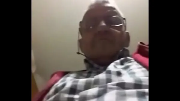 Se grandpa pervert showing his dick kjøre videoer