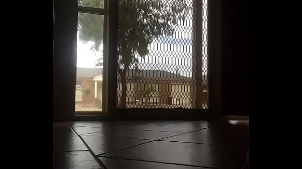 Regardez mon voisin est toujours à regarder par sa fenêtre alors j'ai décidé de me fourrer le cul dans ma fenêtre avant, il a vu vidéos de conduite