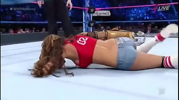 Oglejte si videoposnetke Nikki Bella vs Carmella. No Mercy 2016 vožnjo