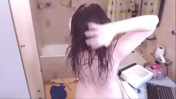 شاهد مقاطع فيديو Spy on your beautiful while she dries her long hair القيادة