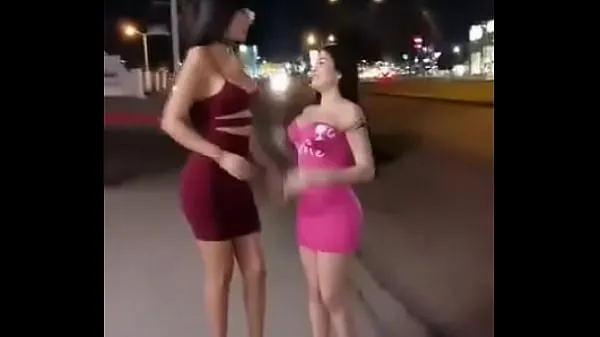 Regardez Filles horny lesbiennes en public vidéos de conduite