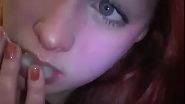 Se Married redhead playing with cum in her mouth drevvideoer