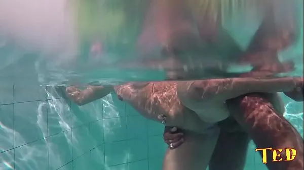 Xem Fudendo o rabo da atriz na piscina thúc đẩy Video