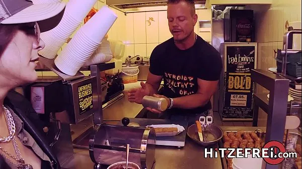 Regardez HITZEFREI Lullu Gun se fait une vraie saucisse allemande vidéos de conduite