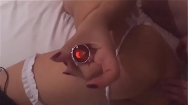 Titta på My young wife asked for a plug in her ass not to feel too much pain while her black friend fucks her - real amateur - complete in red drive-videor