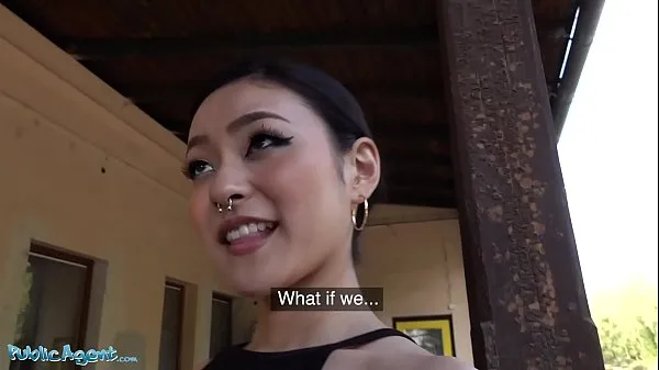 Bekijk video's Public Agent Japanese beauty Rae Lil Black fucks for cash rijden