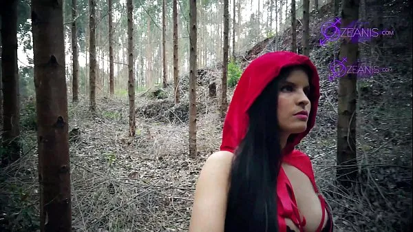 Regardez Le petit chaperon rouge Tatiana Morales se perd dans la forêt et mange le loup spécial halloween vidéos de conduite