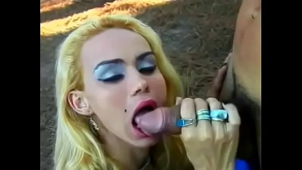 Young blonde transvestite is fucked in the ass under a tree ड्राइव वीडियो देखें