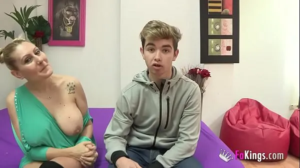 Nuria and her ENORMOUS BOOBIES fuck a 18yo rookie that "has her son's age 드라이브 동영상을 시청하세요
