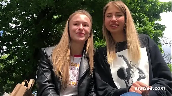 Bekijk video's Hot Amateur Lesbian Scissoring rijden