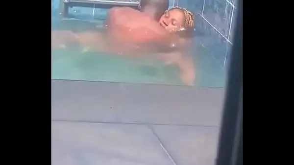 Regardez Sexe en piscine vidéos de conduite