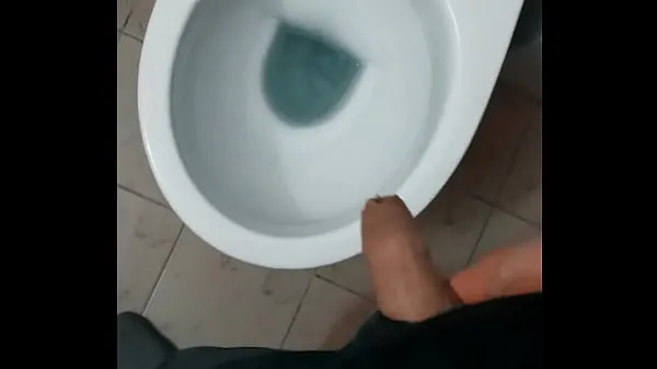 Pissing in a friend's house ड्राइव वीडियो देखें