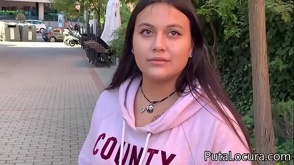 Pozrite si videá An innocent Latina teen fucks for money šoférujte ich