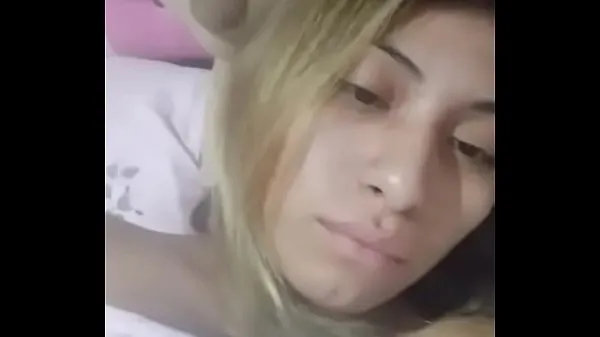 شاهد مقاطع فيديو Melanie en su cama القيادة