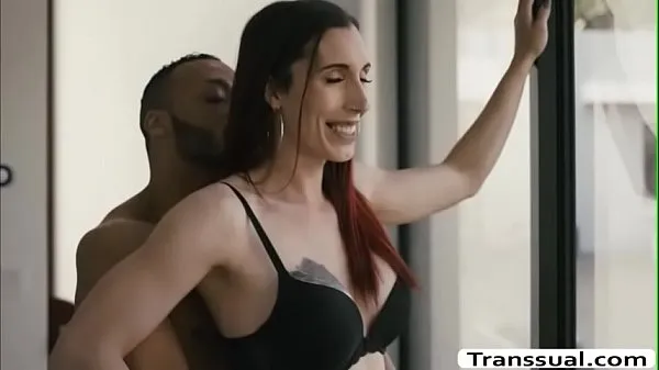 Assista TS Melanie quase a pegou traindo vídeos de drive