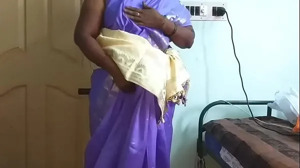 Titta på Desi bhabhi lifting her sari showing her pussies drive-videor