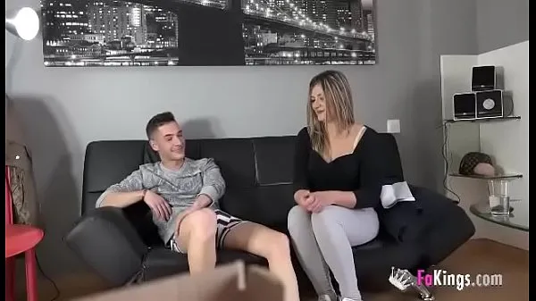 Tonton I wanna fuck my friend's mom. She loves young dudes memacu Video