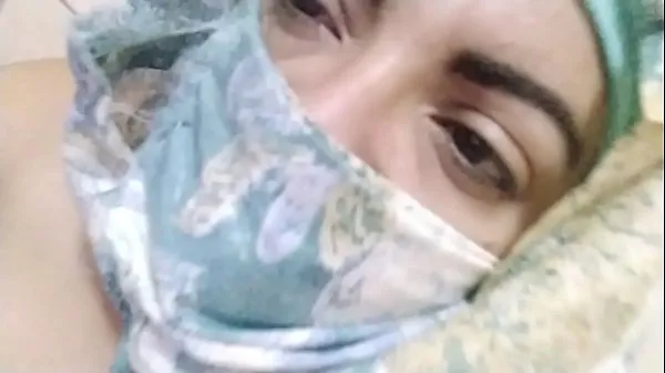 Oglejte si videoposnetke Real Arab Muslim Mom Masturbates Her Pussy To Extreme Orgasm On Porn Hijab Cam And Shows Feet vožnjo