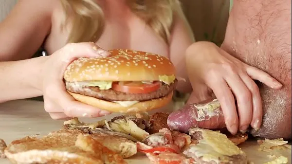 fuck burger. the girl jerks off the guy's dick with a burger. Sperm pouring onto the steak. really favorite burger ड्राइव वीडियो देखें