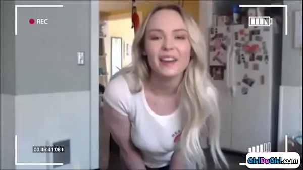 Petite teen knows shes been watched by her Russian big tits milf boss via the undresses herself and starts giving a masturbation show ड्राइव वीडियो देखें