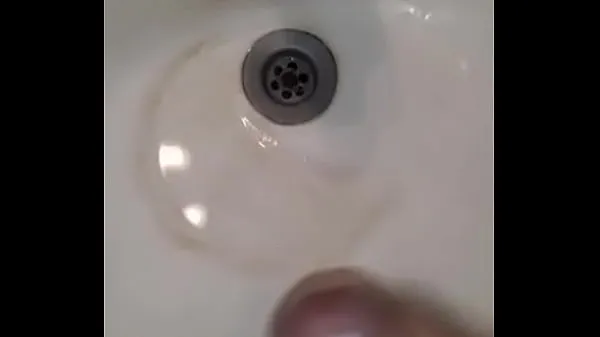 Se My friend jerks off in the bathroom I saw no cum drevvideoer