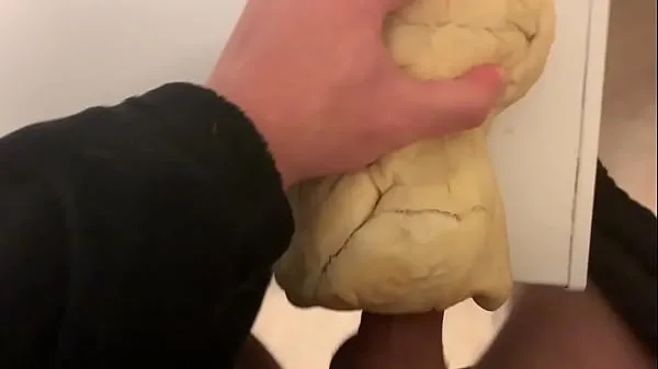Fucking a loaf of sausage bread ड्राइव वीडियो देखें