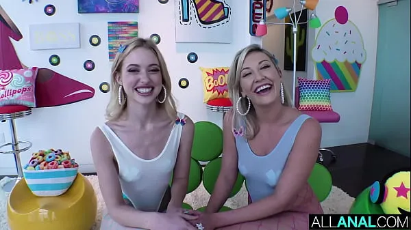 Regardez Affrontement anal avec deux belles blondes vidéos de conduite